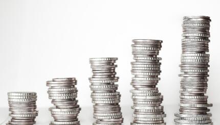 stacks of coins of various sizes