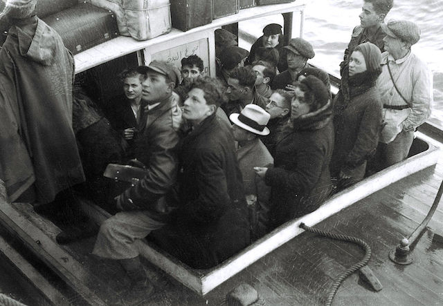 First group of Youth Aliyah refugees arrive in Israel through the Port of Haifa. (Kluger Zultan/Israel Government Press Office)