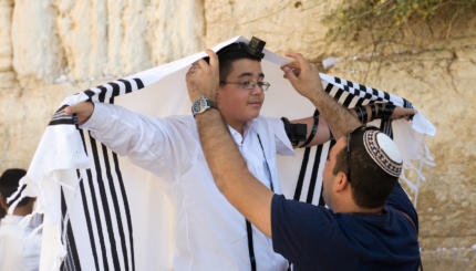 Why Our Daughters Should Learn to Use Tefillin – The Forward