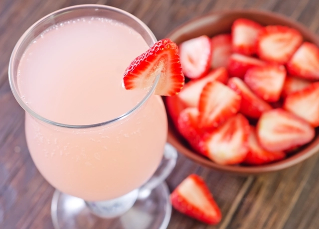 strawberry lemonade martini