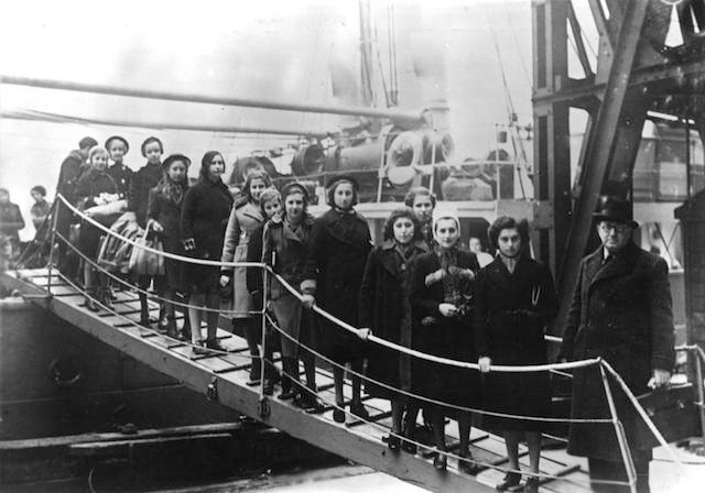 Arrival of Jewish refugee children, port of London, February 1939