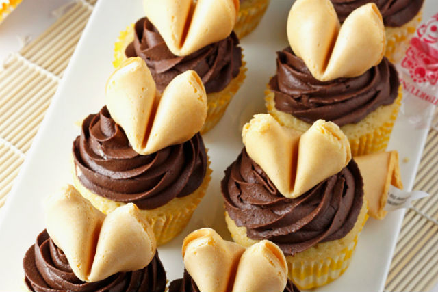 fortune cookie cupcakes main