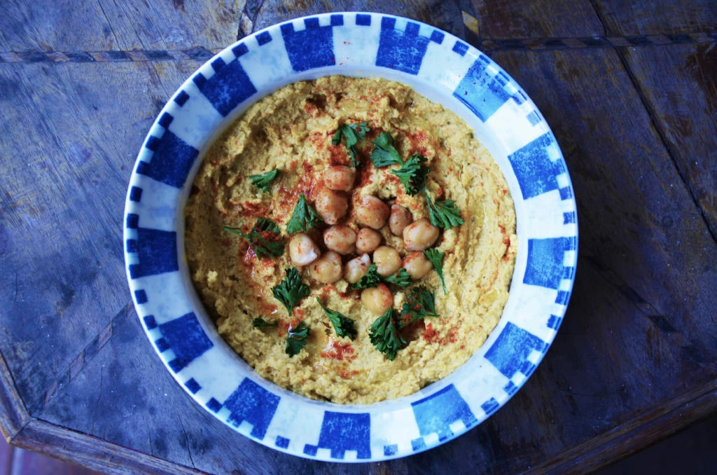 bowl of hummus