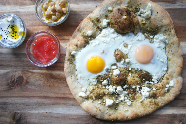 Israeli breakfast pizza main