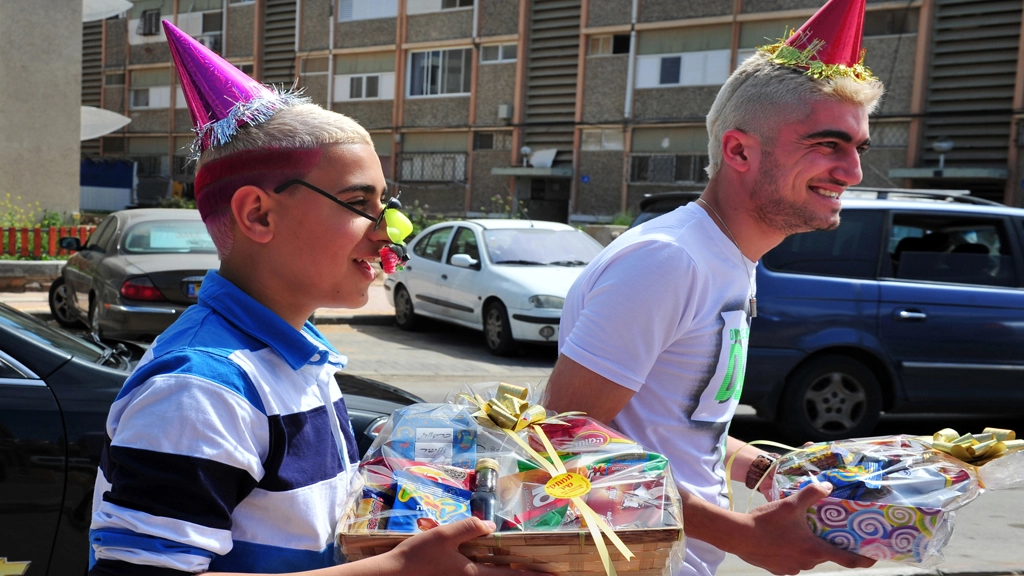 Delivering Mishloach Manot Purim Baskets