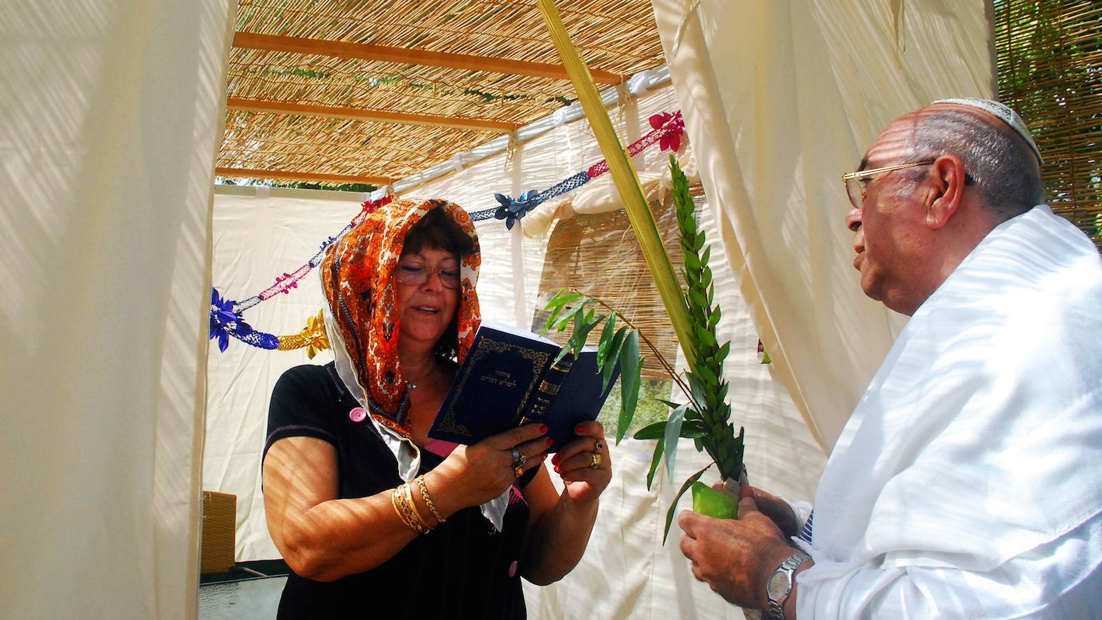 Why most Asian Jews use imported etrogs on Sukkot even though