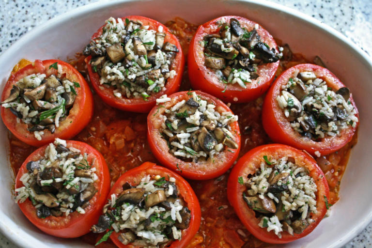 georgian stuffed tomatoes