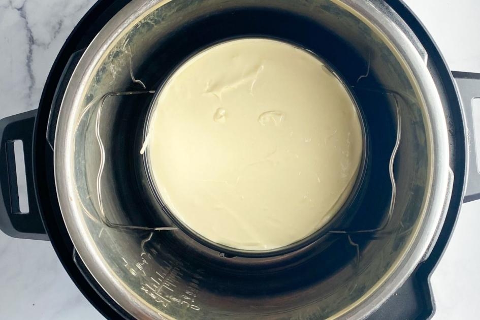 https://www.myjewishlearning.com/wp-content/uploads/2020/05/Instant-pot-cheesecake-in-pot-945x630.jpg