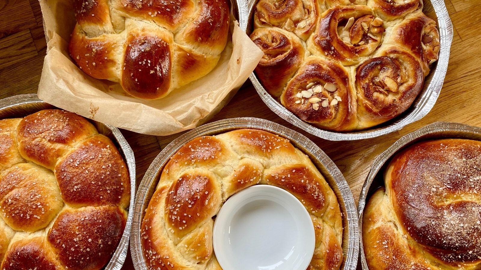 Different braids of round challah