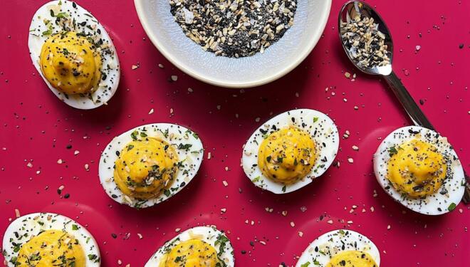 Everything bagel deviled egg recipe