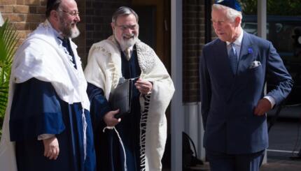 Britain's Prince Charles (R) meets Lord Jonathan Sacks (C) and his successor Chief Rabbi Ephraim Mirvis (L) before Mirvis was formally inducted as 11th Chief Rabbi of the United Hebrew Congregations of the UK and the Commonwealth at a ceremony at the St John's Wood Synagogue in north London on Spetember 1, 2013. AFP Photo / POOL / STEFAN ROUSSEAU (Photo credit should read STEFAN ROUSSEAU/AFP via Getty Images)