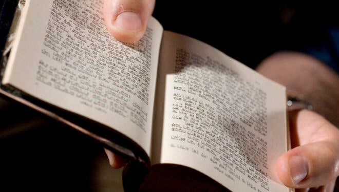 open jewish prayer book