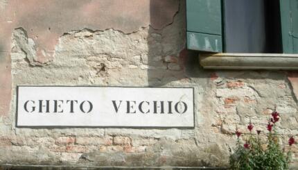 image of a sign that reads 'Gheto Vechio'